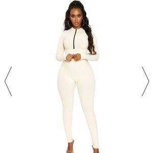 BRAND NEW-SNATCHED LEGGINGS